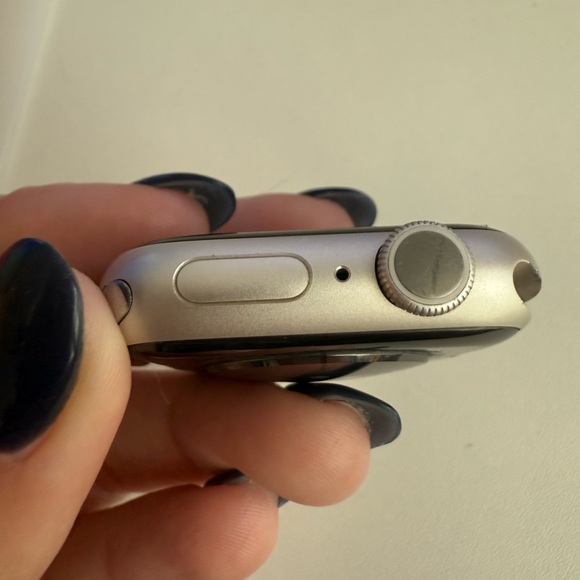 Apple Watch Series 7 41mm. Excellent condition. - Picture 3 of 4